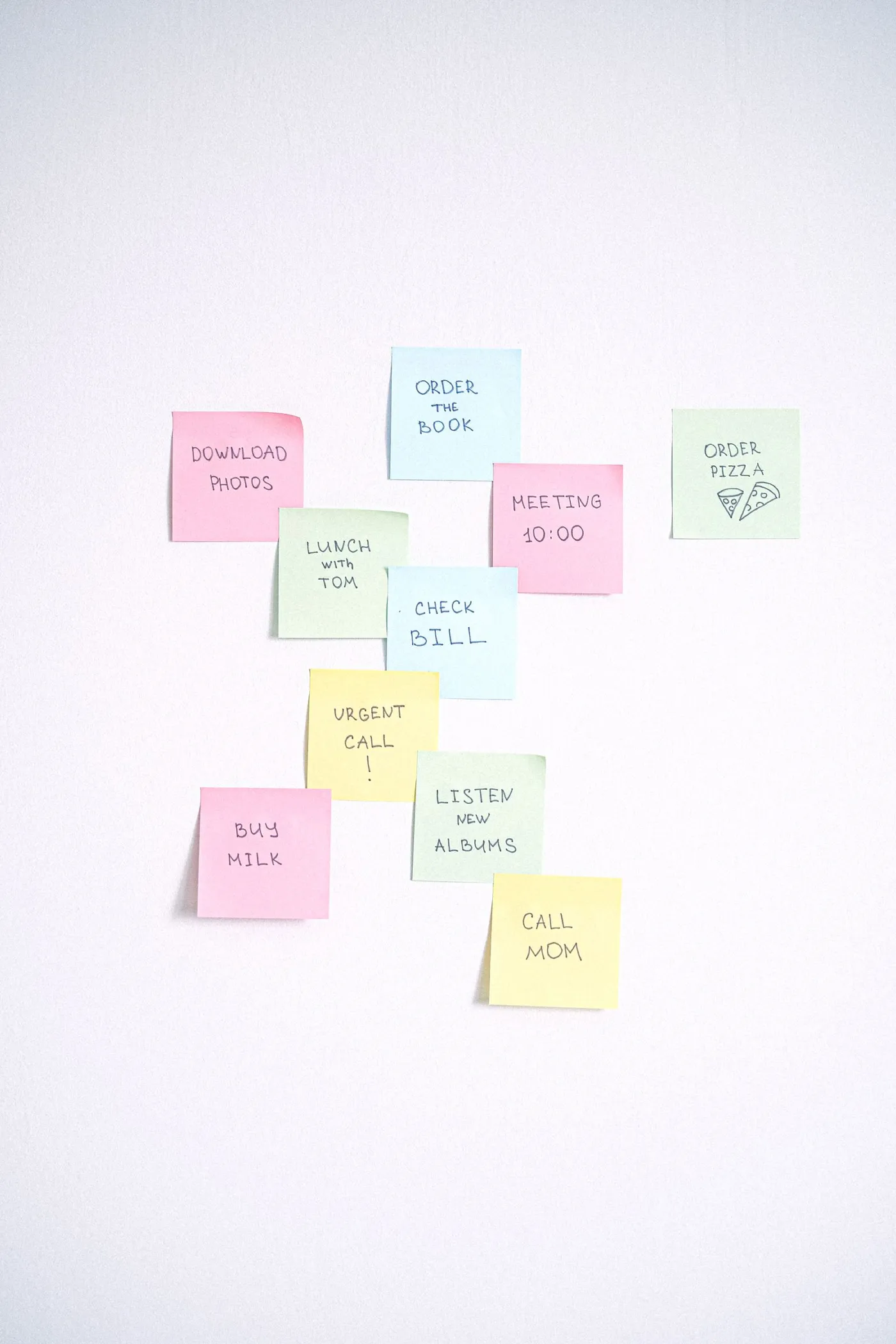 Parede com post-its coloridos de planejamento